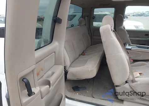 2002 Chevrolet Silverado 1500 Ls z USA, uszkodzony, nr VIN 2GCEC19V821194978